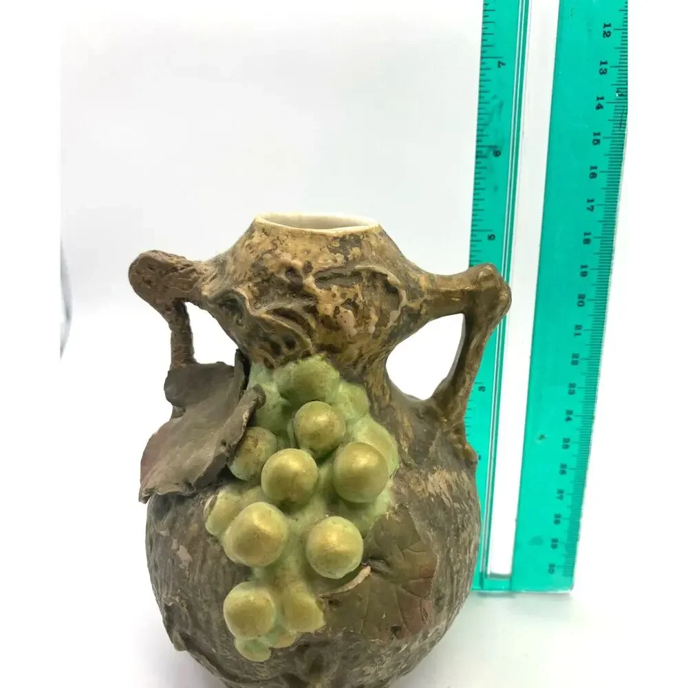 Unbranded majolica adorned